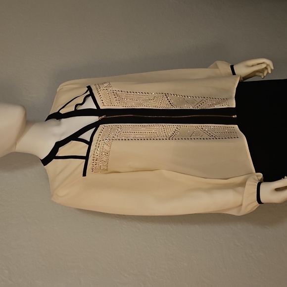 VENUS Ivory Black Trim Studded Cut-out Zipper Long Sleeve Chiffon Hi-Low Top - Picture 2 of 9